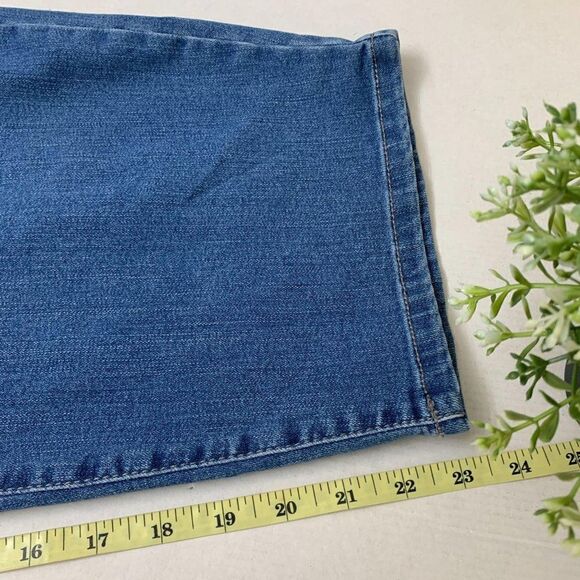 Charter Club Plus Bristol Mid Rise Slimming Capri Jeans 26W Lyon Wash - Picture 9 of 9